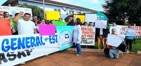 Con manifestación, médicos y pacientes claman por la construcción del Gran Hospital del Este para Alto Paraná - ABC en el Este - ABC Color