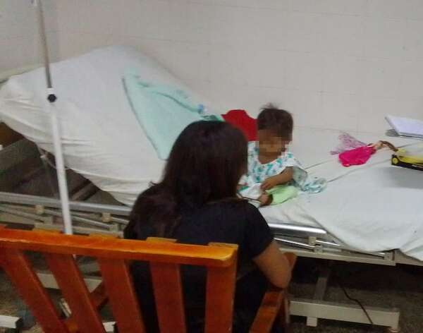Desnutrido y con neumonía: abandonan a bebé indígena en plaza - Nacionales - ABC Color