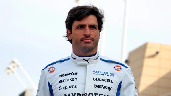 Versus / Carlos Sainz es multado por perderse ceremonia del himno pese a sufrir problema estomacal