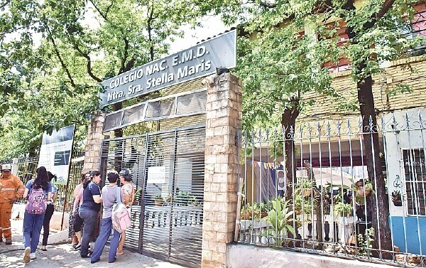 Alumnos toman colegio en Asunción protestando por entrega de kits y almuerzo escolar - 1000 Noticias