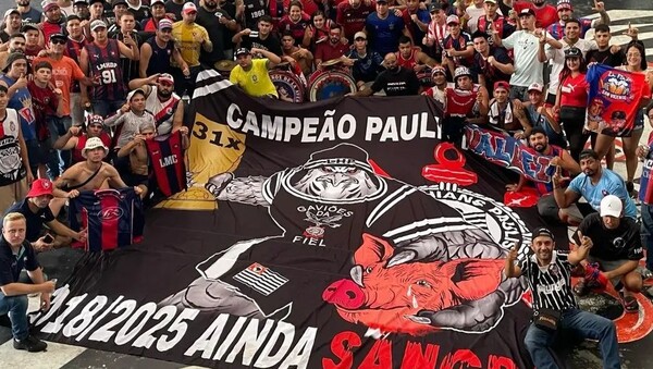 Cerristas llegaron a Sa Paulo haciendo amistades: Hinchas de Corinthians les dieron la bienvenida