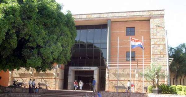 La Nación / Docente acosador absuelto: jueces no pueden alegar que no recibieron las pruebas, afirma fiscal