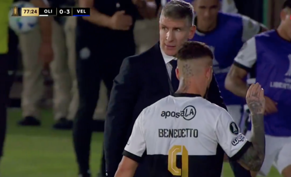 Versus / ¡Arde Olimpia! Benedetto se fue abucheado y reaccionó contra la gente