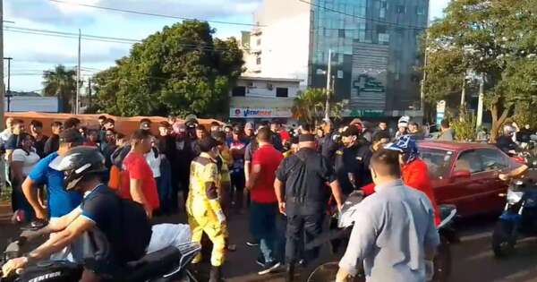 La Nación / Alto Paraná: mujer falleció tras ser golpeada por una moto y luego arrollada por un auto
