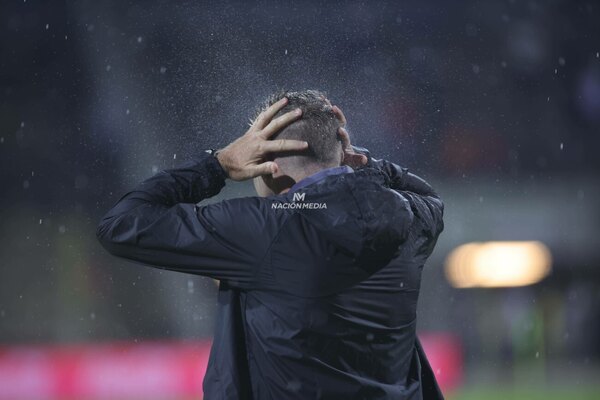 Versus / Martín Palermo dejó de ser entrenador de Olimpia