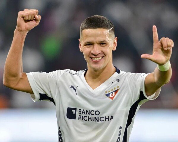 Cuatro goles paraguayos, incluído doblete de Alex Arce, dieron triunfos a sus equipos en Copas de CONMEBOL