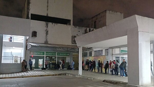 IPS: Madrugan para agendar cita en servicio de imágenes