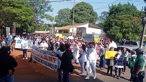 Personal de blanco se moviliza por el Gran Hospital del Este