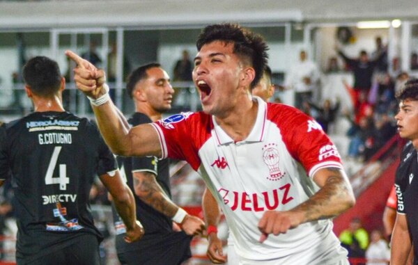 Versus / Huracán golea al Racing uruguayo y complica al Corinthians de Ángel Romero