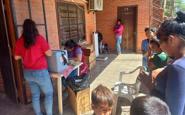 Asisten a familias damnificadas por inundaciones en distrito de Presidente Hayes - .::Agencia IP::.