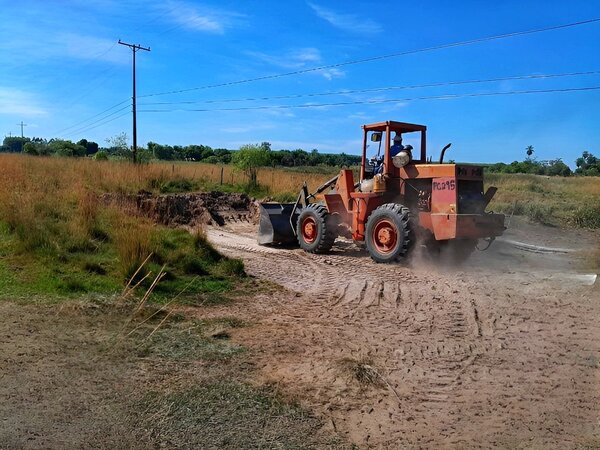 Mantenimiento vial refuerza la conectividad de 2.800 pobladores en Caazapá - .::Agencia IP::.