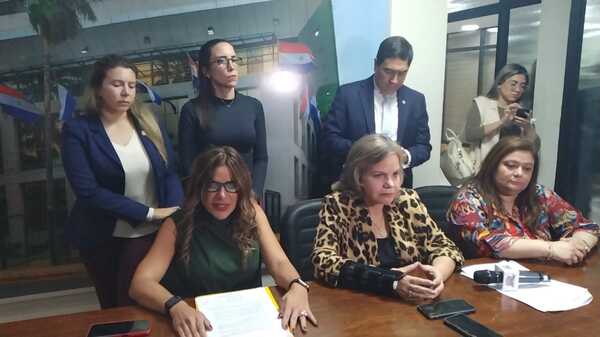 Concejales rechazan propuesta de suprimir ministerios para "ahorrar" - 1000 Noticias