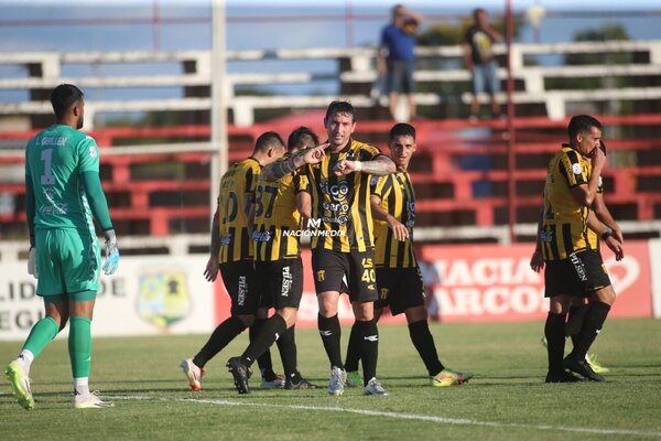 Versus / El Guaraní de 'Chiqui' Arce busca su primer triunfo en la Sudamericana