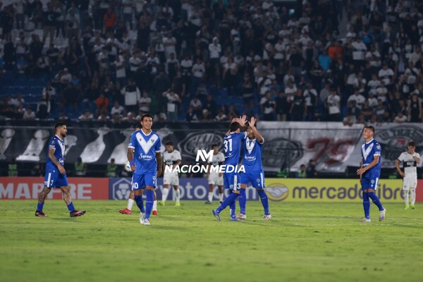 Versus / Jugador de Vélez le dedicó el cuarto a Olimpia a un ex Cerro Porteño