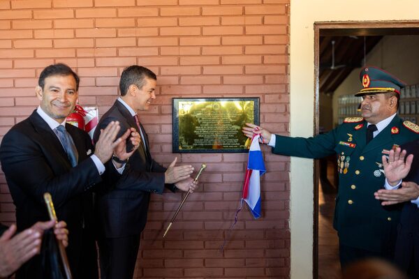 Presidente inaugura mejoras en el Liceo Militar "Acosta Ñu" - .::Agencia IP::.
