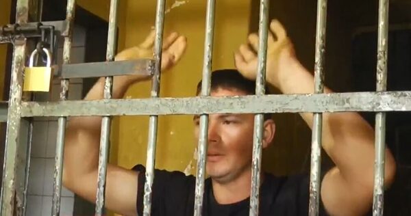 Hombre que chocó opívo sigue preso y habló
