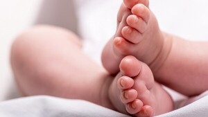 Acusa a vecina de robarle su bebé recién nacido