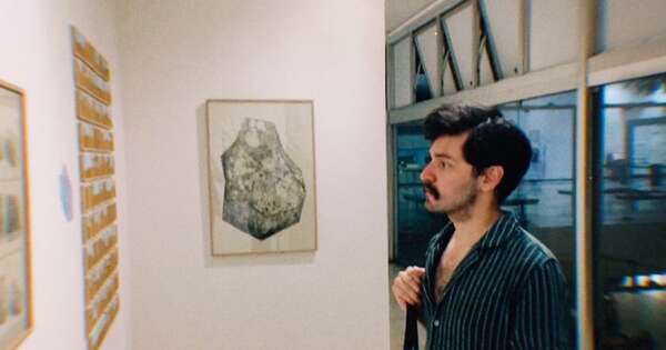 Diario HOY | “Todo el pan de la casa en mi boca”: Nuevo poemario de Andrés Vásch