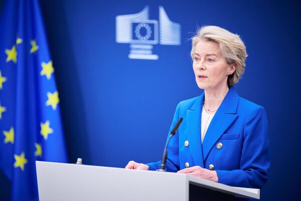 La UE suspende aplicaci贸n de sus aranceles a EEUU para dar oportunidad a la negociaci贸n
