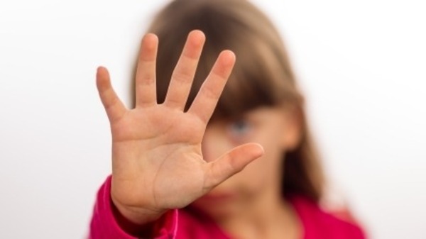 Joven de 22 años acusado de embarazar a niña de 12 con prisión domiciliaria - 1000 Noticias