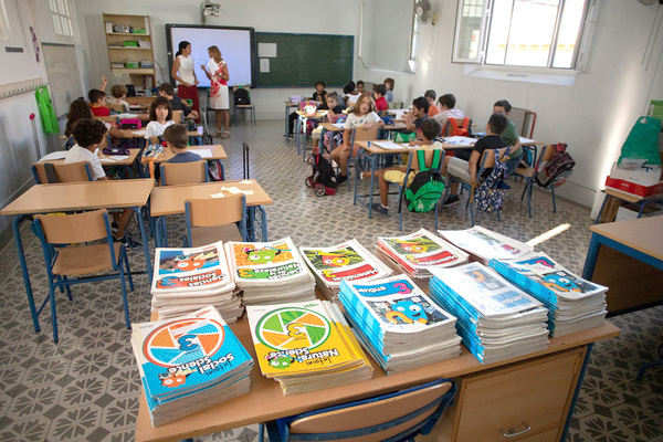 Comprar libros está prohibido, pero algunos padres siguen con reclamos - La Clave