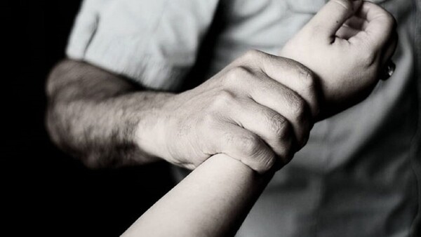 Condenan a 22 años de cárcel a un hombre por violar a su hija en Ecuador