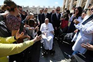 Video: el Papa reaparece en público por segunda vez usando un poncho - Mundo - ABC Color
