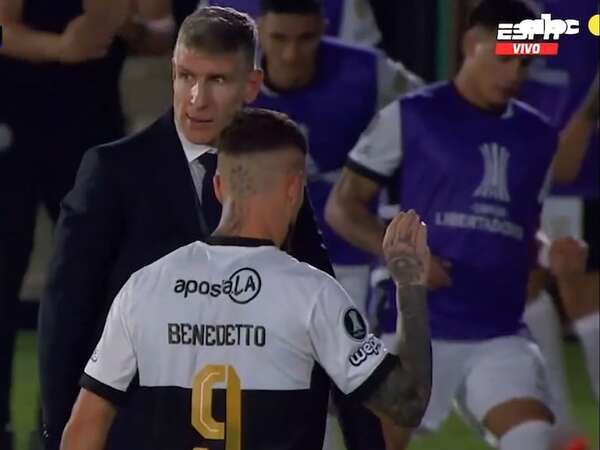 Darío Benedetto: del insulto a Rodney Redes a los 2 minutos al gesto de silencio a los hinchas - Olimpia - ABC Color