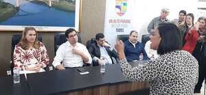 “Bombardeada” por las quejas, la ministra de Salud termina huyendo de Alto Paraná - ABC en el Este - ABC Color
