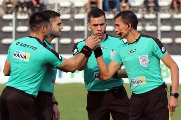 Autoridades arbitrales de la tercera fecha - Fútbol de Intermedia - ABC Color