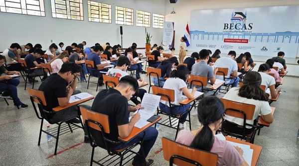 Acto de entrega de 6.796 certificados de becas del Gobierno se realizará el lunes 14 de abril