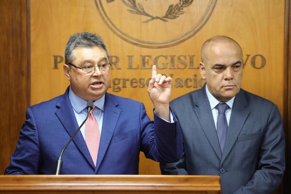Pulseada de poder: Peña frena fondos oncológicos y tensiona con Cartes