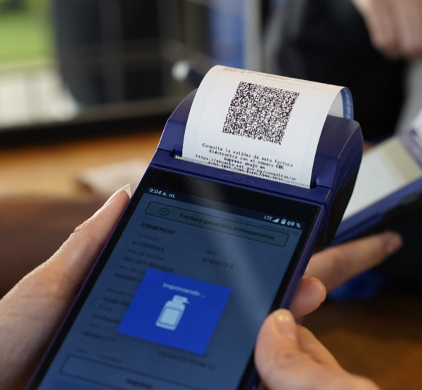 Comercios ya pueden acceder al servicio de factura electrónica desde el POS | Locales | 5Días