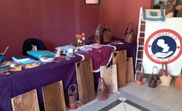 Fundación exhibe artesanías elaboradas en la penitenciaría