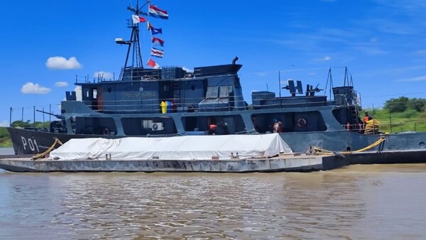 Llevan víveres a regiones remotas del Alto Chaco en un buque militar