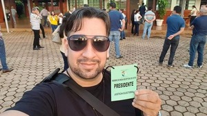 Desesperado y en bancarrota, prietista «explotador y oportunista» ataca en redes