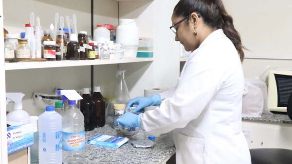 Una terapia con larvas evitó que le amputaran el pie: así fue el tratamiento que le salvó la vida