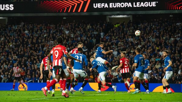 Athletic desaprovecha superioridad numérica y un penal