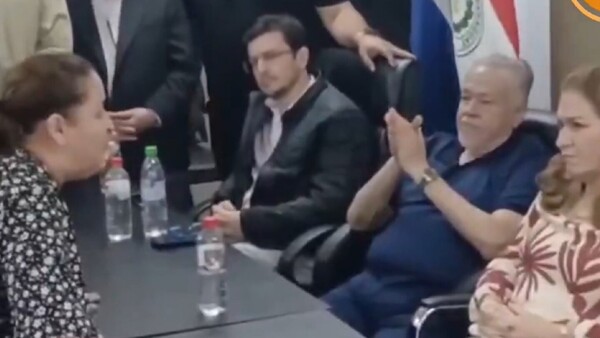 “¡No tenemos guantes! ¡Estoy podrida!”, el reclamo de una mujer a la ministra de Salud
