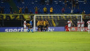 Guaraní trepa al liderato en la Sudamericana