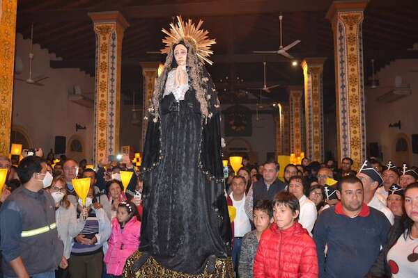 Los católicos recuerdan el Viernes de Dolores en la previa de la Semana Santa - Nacionales - ABC Color