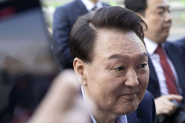 Expresidente surcoreano Yoon deja la residencia presidencial tras su destitución - Mundo - ABC Color