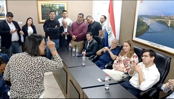 Le gritaron en la cara a la ministra Barán que el sistema de salud es una vergüenza - La Clave
