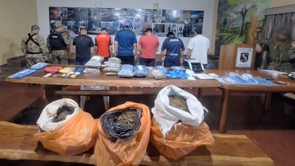 Jefe de la barrabrava de Cerro y otras cinco personas detenidas por microtráfico en Ñemby