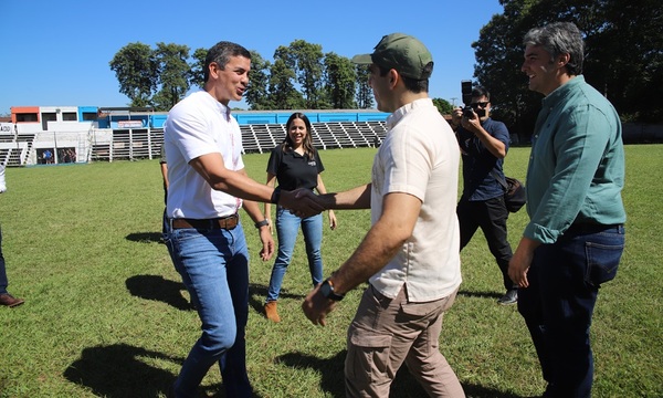 Santiago Peña y la Primera Dama visitan el Caaguazú para inaugurar templos restaurados y más de 180 viviendas sociales - OviedoPress