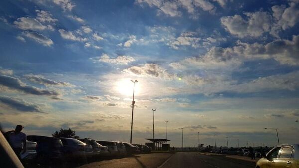 Viernes cálido con cielo parcialmente nublado y tormentas eléctricas para el norte del país