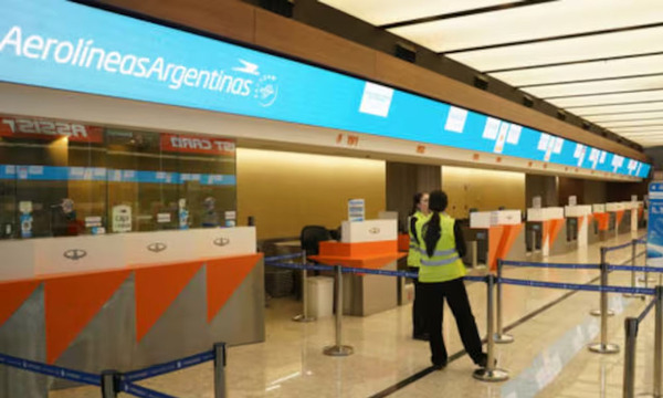 Huelga en Argentina deja varados a cientos de pasajeros en Paraguay, incluido el plantel de Vélez - OviedoPress