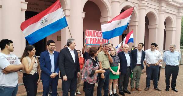 La Nación / Oposición firma acuerdo de unidad en Asunción