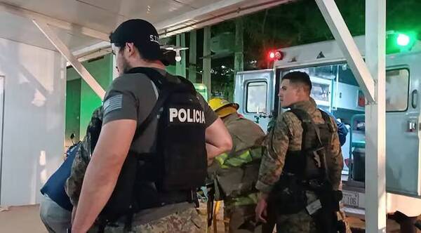 Se reventaron a tiros: dos polis quedaron con heridas, uno muy grave, y un arriero fue abatido
