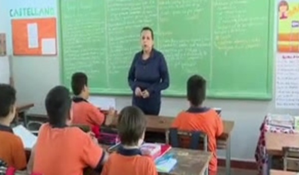 La profesora Laura Cubilla enfrenta el cáncer con fortaleza y sigue enseñando - SNT